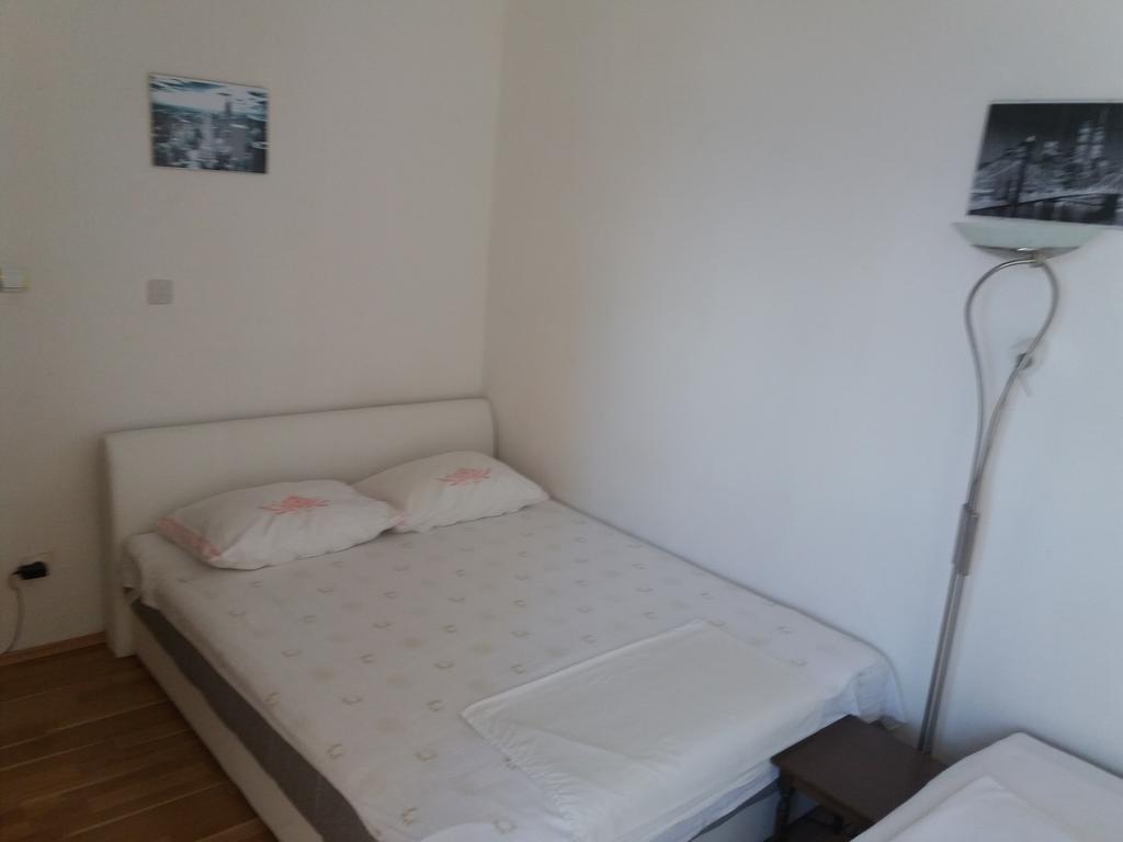 Studio Apartment Ema Split Ngoại thất bức ảnh