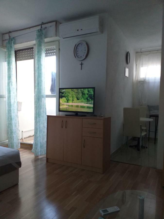 Studio Apartment Ema Split Ngoại thất bức ảnh